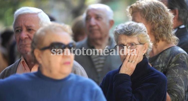 Casi un 40% de los adultos mayores aseguró que sus ingresos no les alcanzan para vivir.