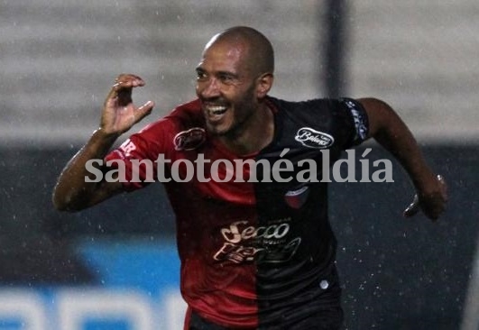 Vera mojó otra vez en el triunfo sabalero. (Foto: TyC Sports)