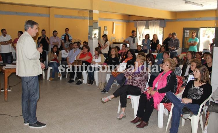 El senador por La Capital en una de las jornadas de la edición anterior de la capacitación. (Foto: Prensa senador Jatón)