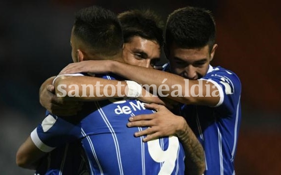 Godoy Cruz ganó y quedó al frente del grupo