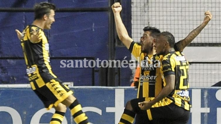 Olimpo salió del descenso en un partidazo