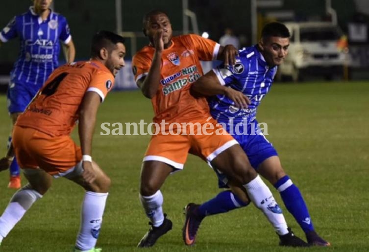 Godoy Cruz los mira a todos desde arriba