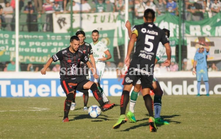 Colón goleó en Junín y suma 7 triunfos consecutivos. (Foto: Diario Democracia)