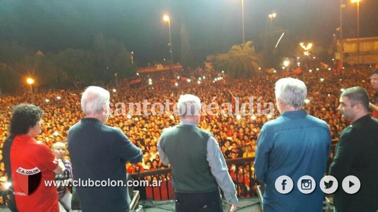 Una multitud celebró los 112 años de Colón