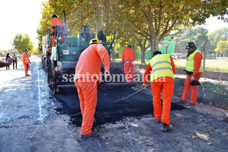 Avanza la pavimentación de calle Azcuénaga