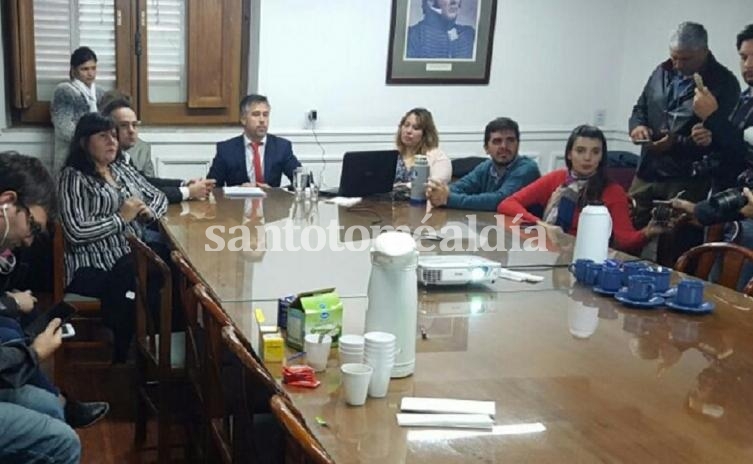 El diputado Busatto presentó el informe en conferencia de prensa. (Foto: Prensa Busatto)