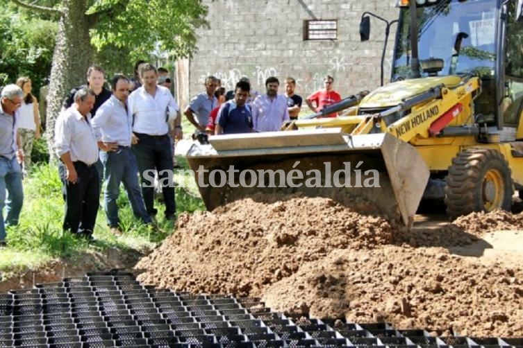 Santa Fe: Avanza en la colocación de geoceldas en calles de La Costa