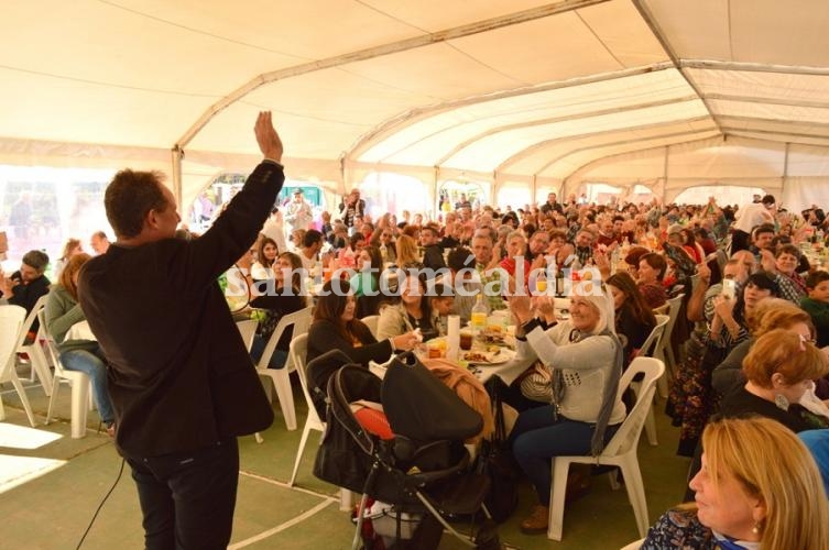 Hubo shows humorísticos y musicales. (Foto: Comuna de Sauce Viejo)