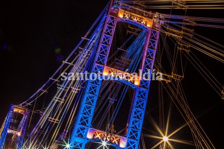 El Puente Colgante se ilumina con los colores de la diversidad sexual