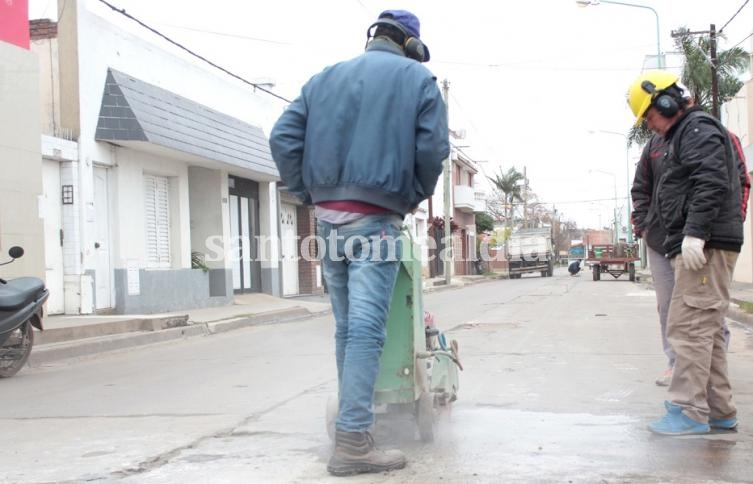 El Municipio puso en marcha un nuevo plan de bacheo de calles