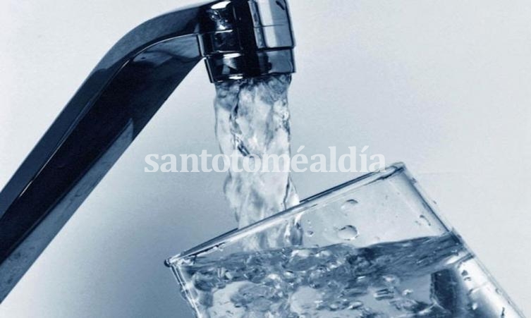 Rotura de un caño de agua en Balcarce y Crespo