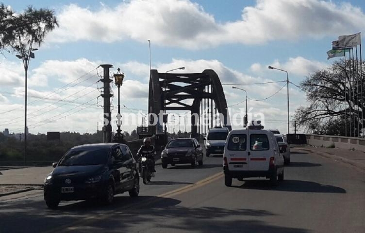 Accidente fatal en el puente: murió una motociclista