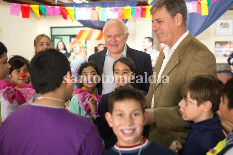 Lifschitz y Jatón visitaron la escuela San Francisco. (Foto: Secretaría de Comunicación Social)