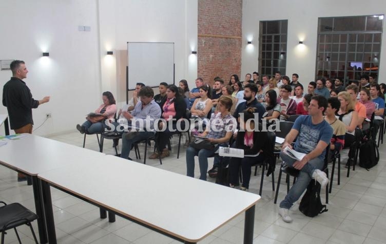 Con una gran convocatoria, comenzó una nueva propuesta educativa en el IFEE