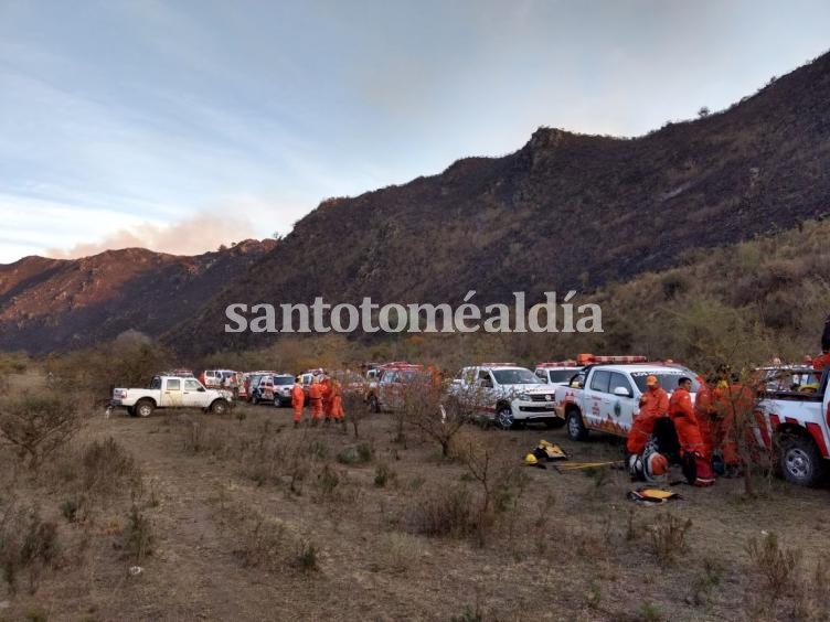 Córdoba: el fuego sigue afectando parte de la zona de las sierras