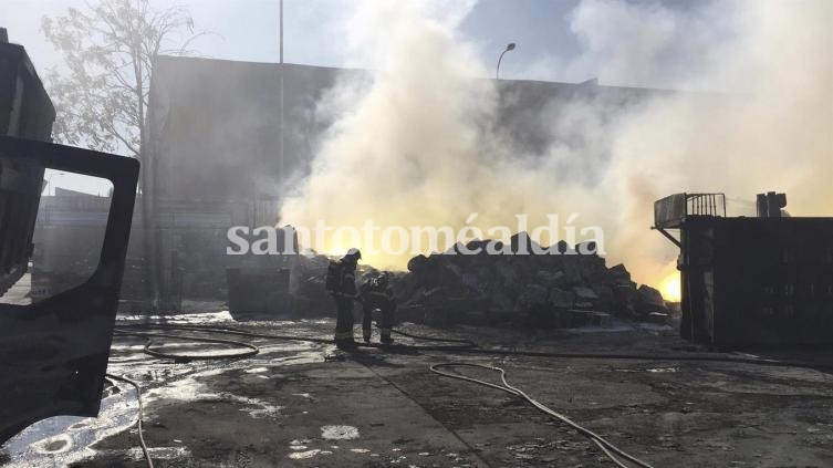 Una nube tóxica mantiene en alerta a Madrid