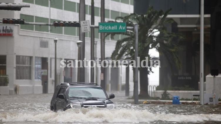 Después de Irma, buscan sobrevivientes y comienza la limpieza en Miami