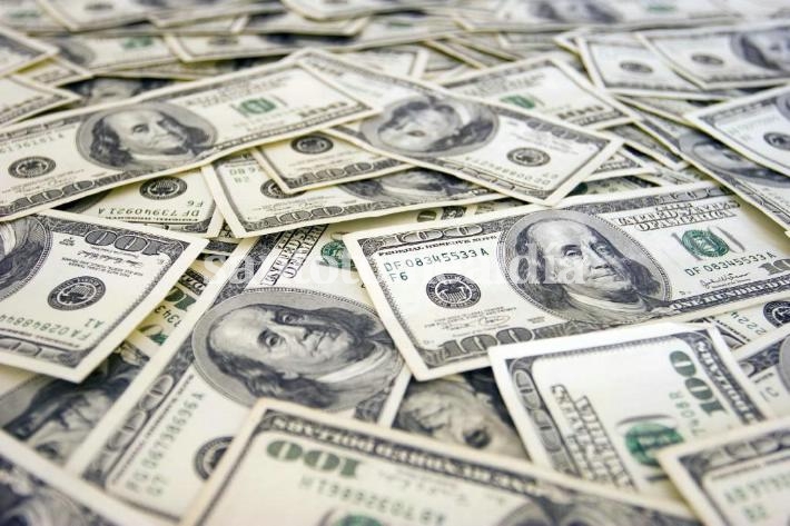 El dólar vuelve a acercarse a los 18 pesos: ¿por qué sube?