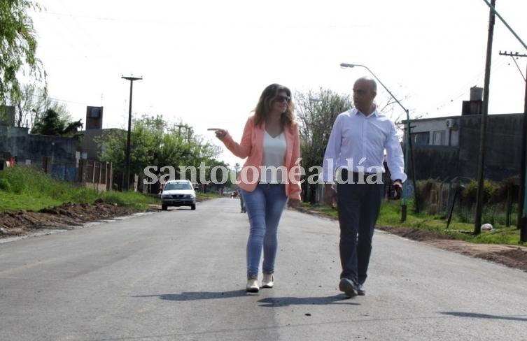 Gabriela Solano recorrió las obras de pavimento flexible