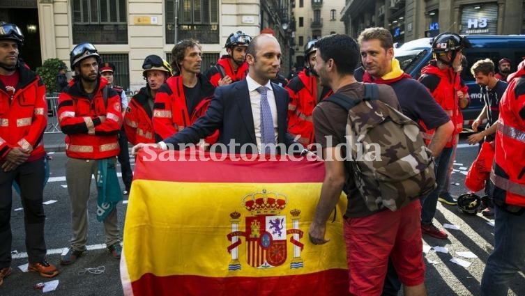 Cataluña: Mandan al Ejército para apoyar a la policía y el Rey pide medidas urgentes