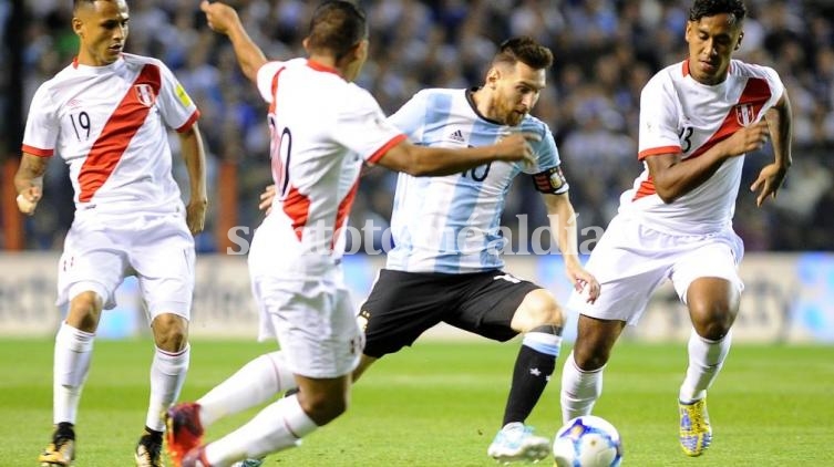 Argentina empató con Perú y quedó contra las cuerdas