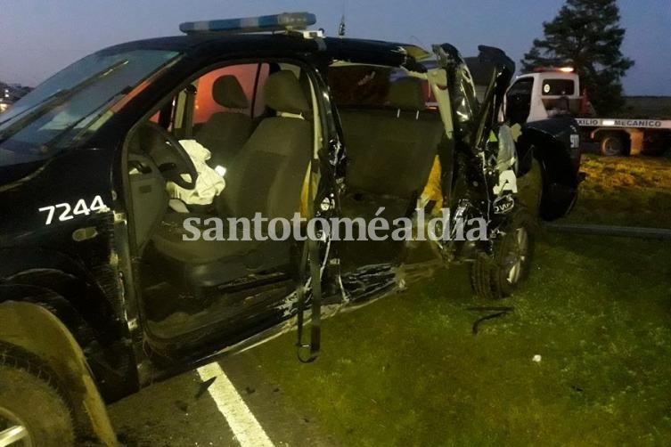 Una camioneta de Seguridad Vial volcó en la Autopista Santa Fe-Rosario