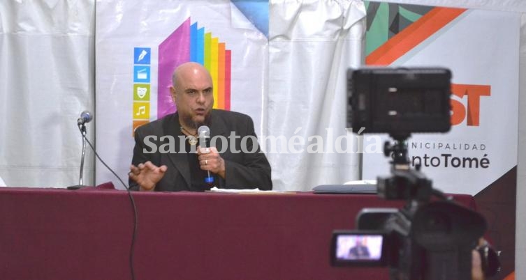 Pablo Marchetti también presentó su libro. (Foto: Munucipalidad de Santo Tomé)