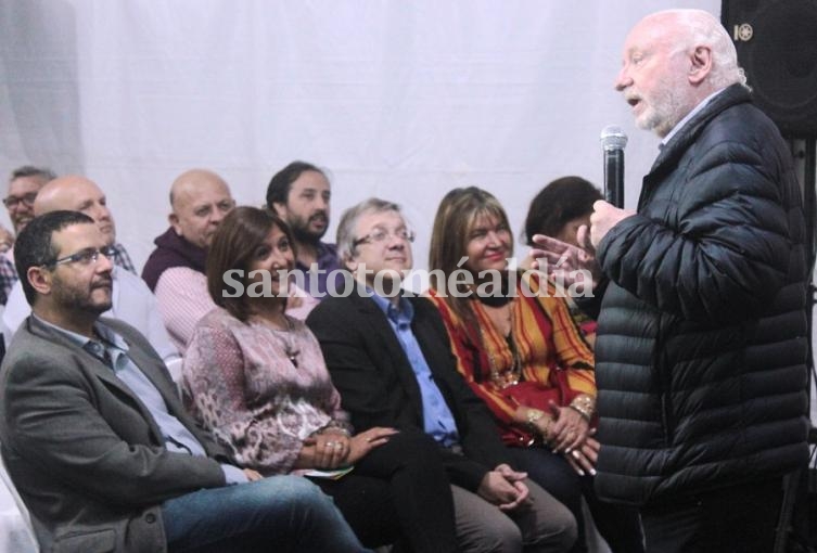 El sexólogo Juan Carlos Kusnetzoff disertó en la apertura de la feria. (Foto: Munucipalidad de Santo Tomé)