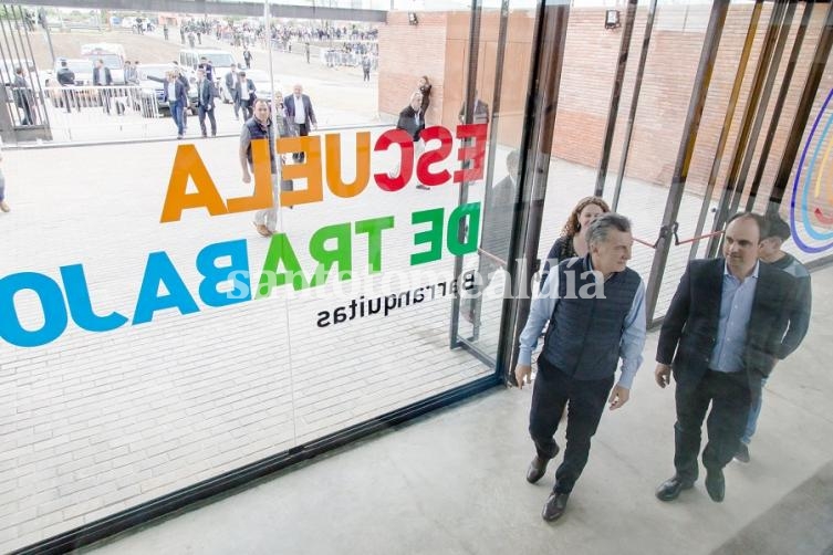 Santa Fe: Macri visitó el edificio NIDO de Barranquitas Sur