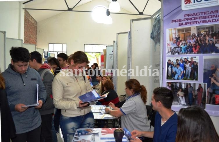 Alumnos recibieron información sobre la oferta académica local y regional