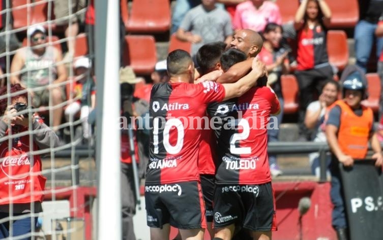 Colón festejó en casa ante Temperley