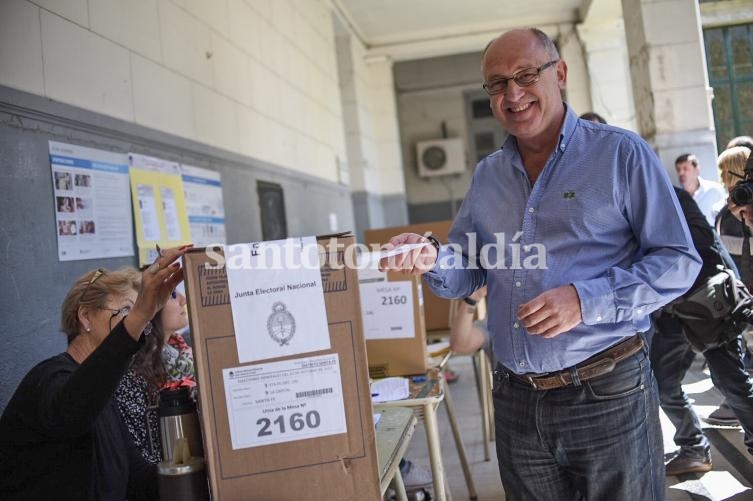 Cantard votó con 