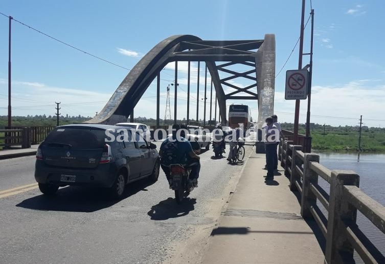 Schmidhalter propone demarcar carriles exclusivos para motos en el Puente Carretero