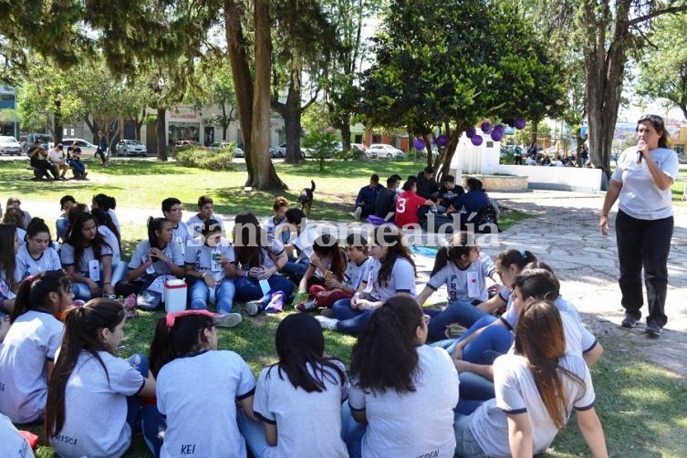 Alumnos participaron de una jornada de concientización sobre la violencia contra la mujer