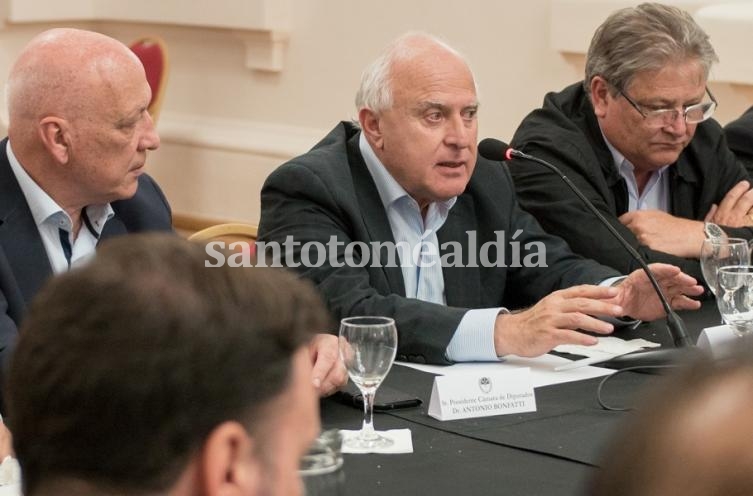 Lifschitz presentó a legisladores del Frente Progresista la propuesta de Consenso Fiscal