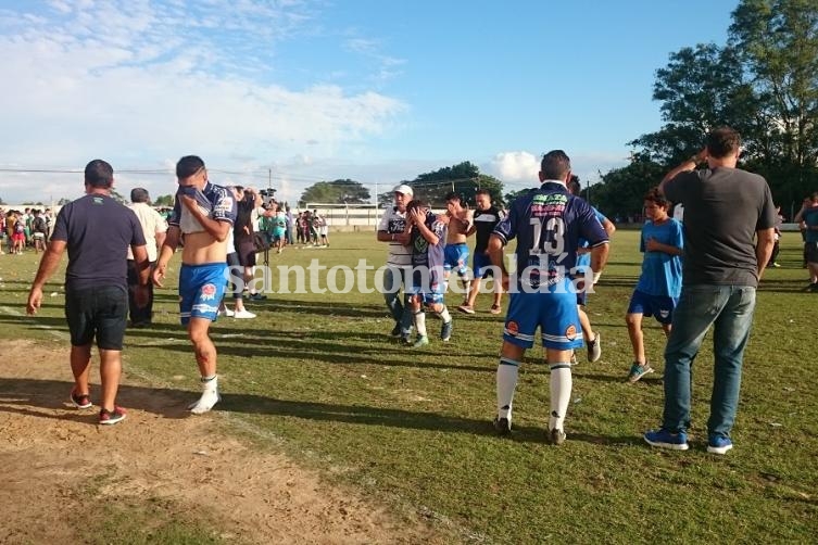 Todo el dolor de los jugadores de Atenas tras la final perdida.