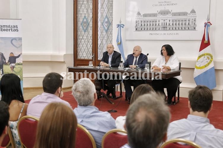 Lifschitz presentó en Santa Fe el programa Familias Abiertas