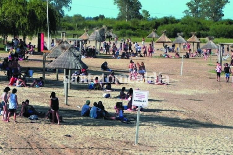 El Municipio convoca a guardavidas para cubrir la temporada de verano en el balneario, entre otros lugares.