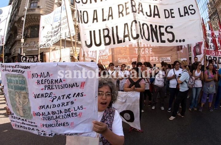 La CGT advierte que si se trata la reforma previsional harán paro este lunes