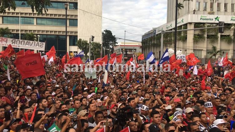 Honduras: multitud contra la reelección del presidente