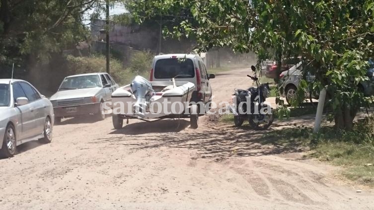 Por la obra del canal Roverano se intensificó el tránsito en las calles de tierra aledañas a Candioti.