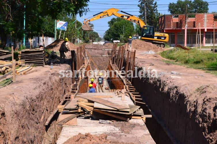 El entubado del canal Roverano avanza en dos frentes