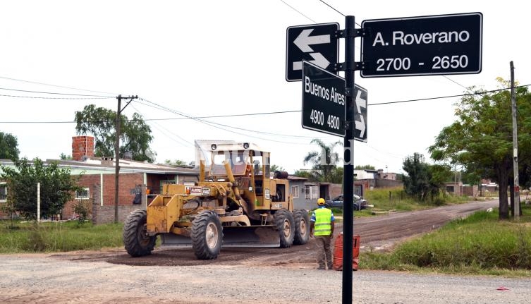 Comenzaron las obras de mejorado pétreo en Adelina Centro