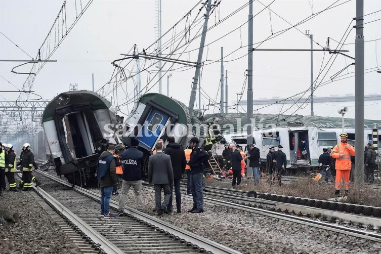 Descarriló un tren en las afueras de Milán: tres muertos y 45 heridos