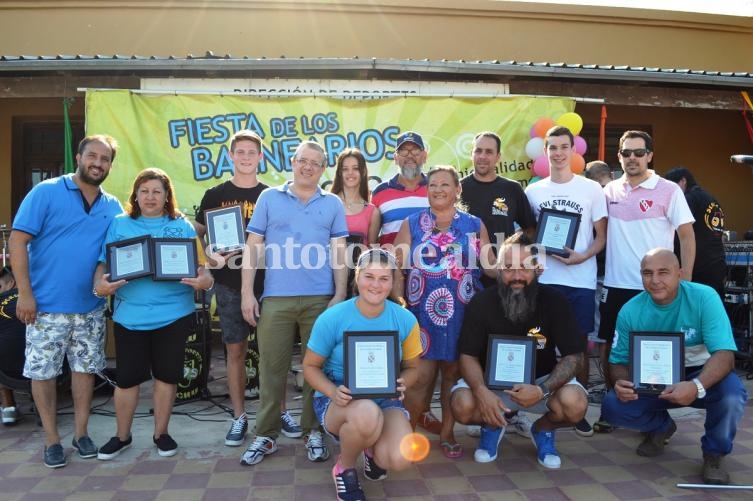 Hubo reconocimientos a deportistas y clubes locales. (Municipalidad de Santo Tomé)