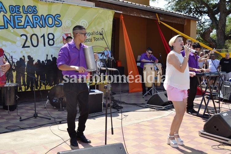 Diana La única, otra artista de lujo en el escenario del playón municipal. (Municipalidad de Santo Tomé)