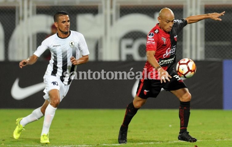 Colón venció 2-0 a Zamora en Venezuela.