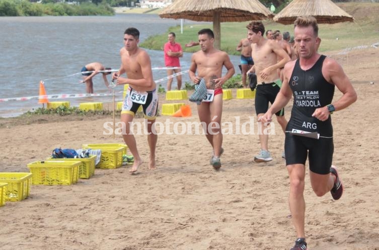 Este domingo se realizará un acuatlón por equipos en el balneario municipal