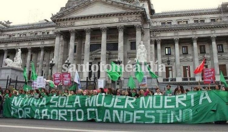 Presentan en el Congreso el proyecto de aborto legal con las firmas de 71 diputados