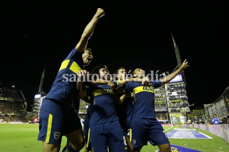 Boca ganó sobre la hora y se encamina al título